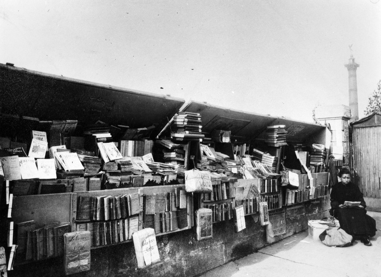 पेरिस में सीन नदी के किनारे बाउक्विनस्टी, c.1900 द्वारा फ्रेंच फोटोग्राफर