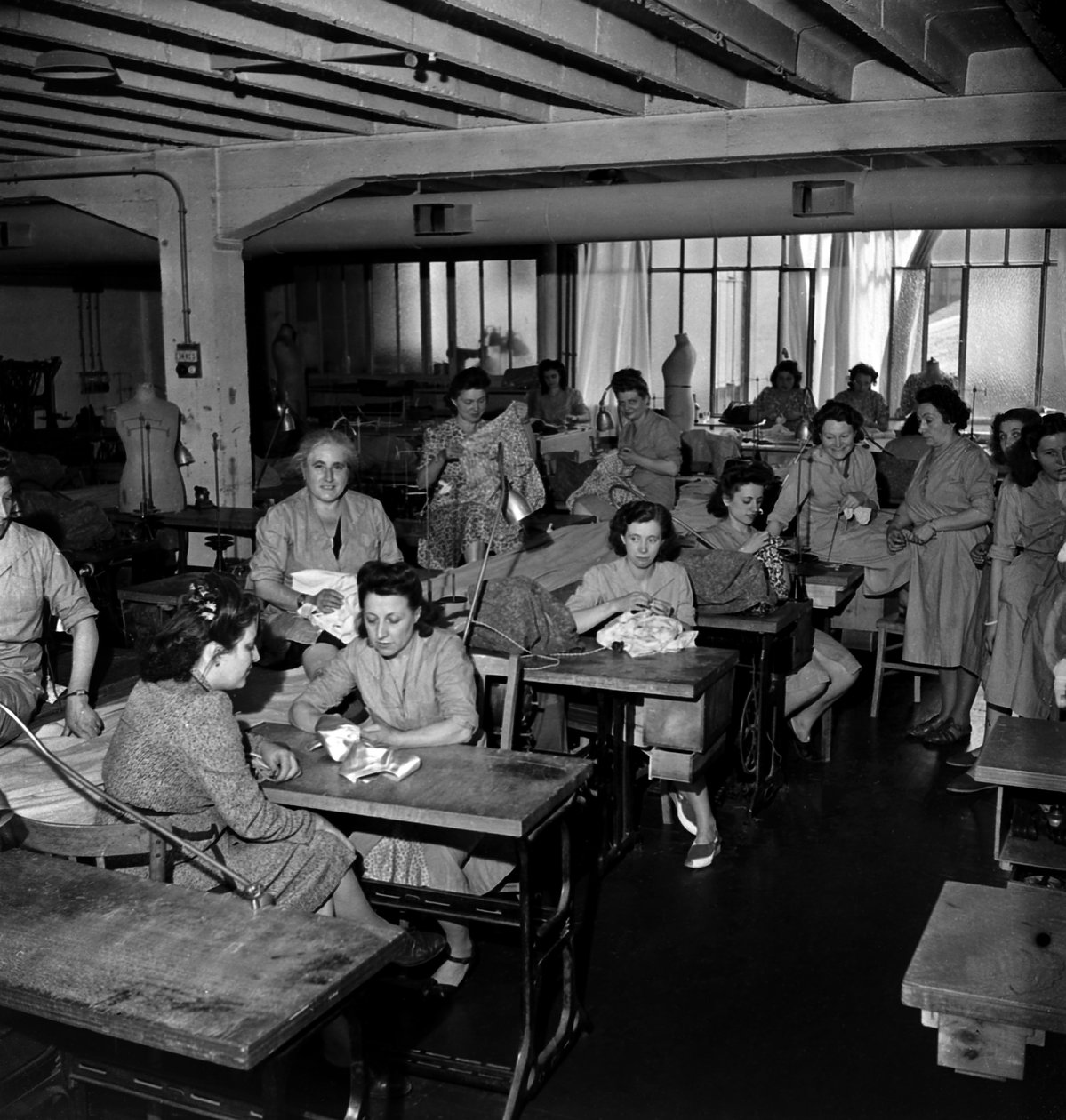 प्लेन कैनवस, पेरिस, सी। 1947 के साथ कपड़े बनाना द्वारा अज्ञात