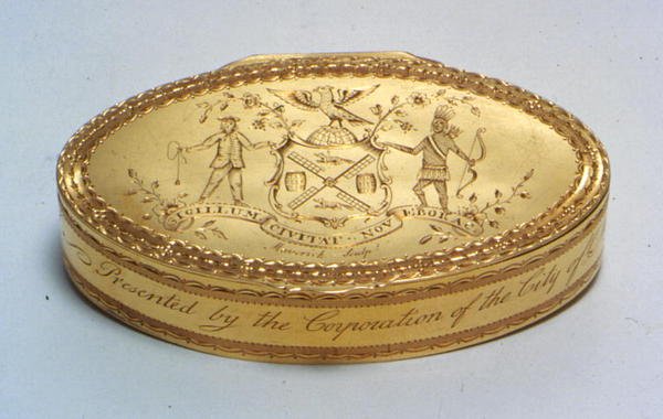 न्यूयॉर्क शहर से प्रस्तुति बॉक्स, c.1779 (सोना) द्वारा अमेरिकी स्कूल