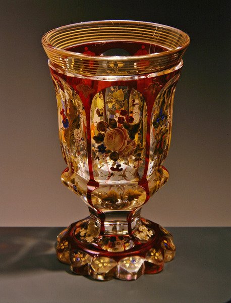हरच ग्लास फैक्ट्री से पुष्प सजावट के साथ गोटे, c.1830-40 (ग्लास) द्वारा बोहेमियन स्कूल