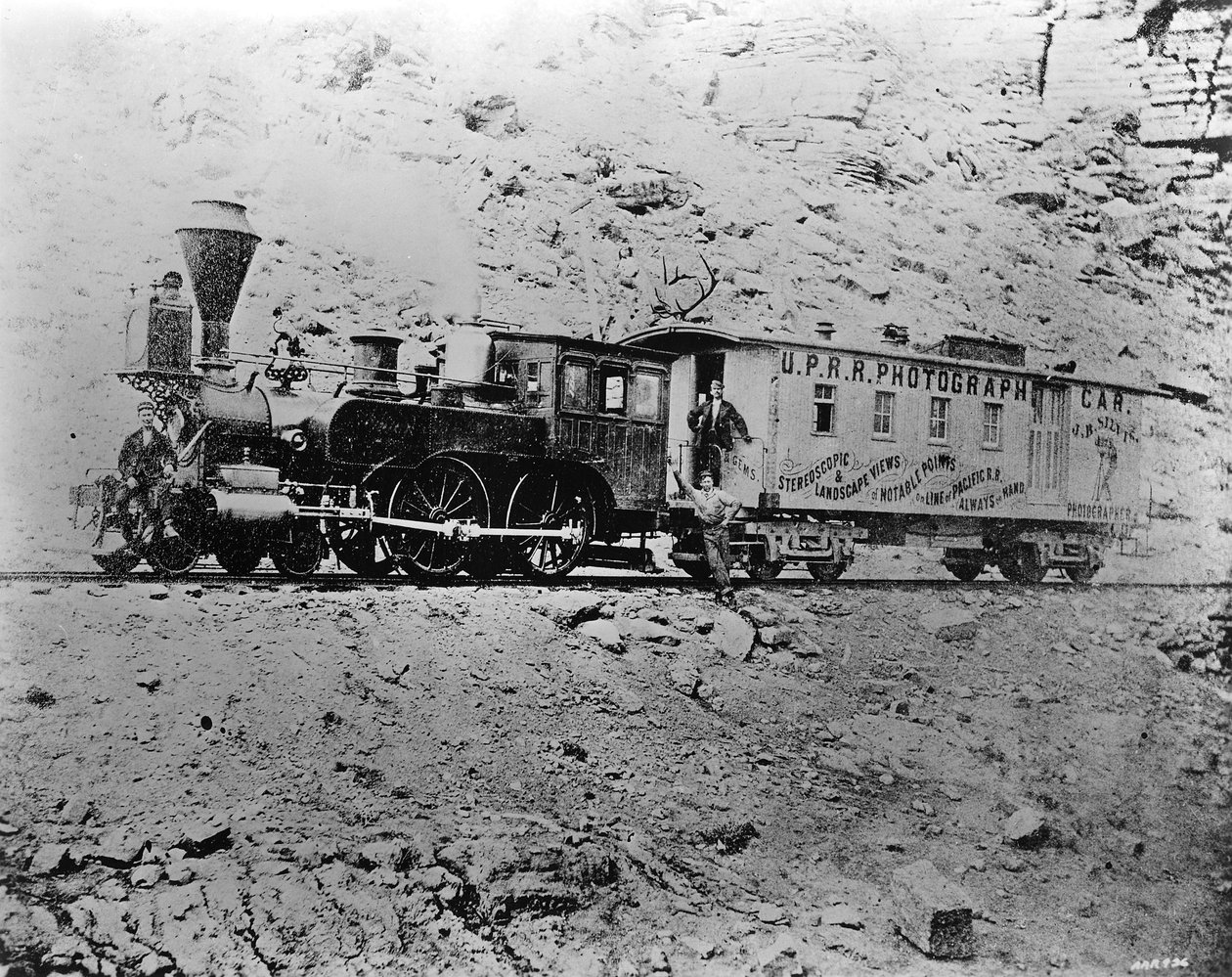 जेबी सिल्विस यूपीआरआर फोटोग्राफ प्वाइंट ऑफ रॉक्स, व्योमिंग के पास, c.1868 द्वारा अमेरिकी फोटोग्राफर