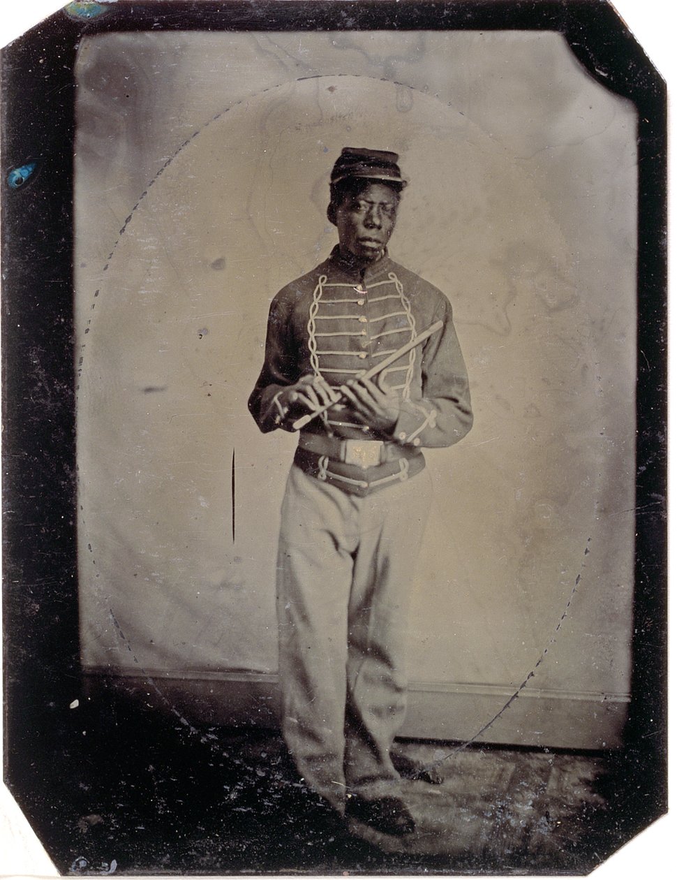 निजी जॉन गूसबेरी, कंपनी ई, 54 वीं मास। इन्फैंट्री रेजिमेंट, c.1865 (टिंटाइप फोटो) द्वारा अमेरिकी फोटोग्राफर