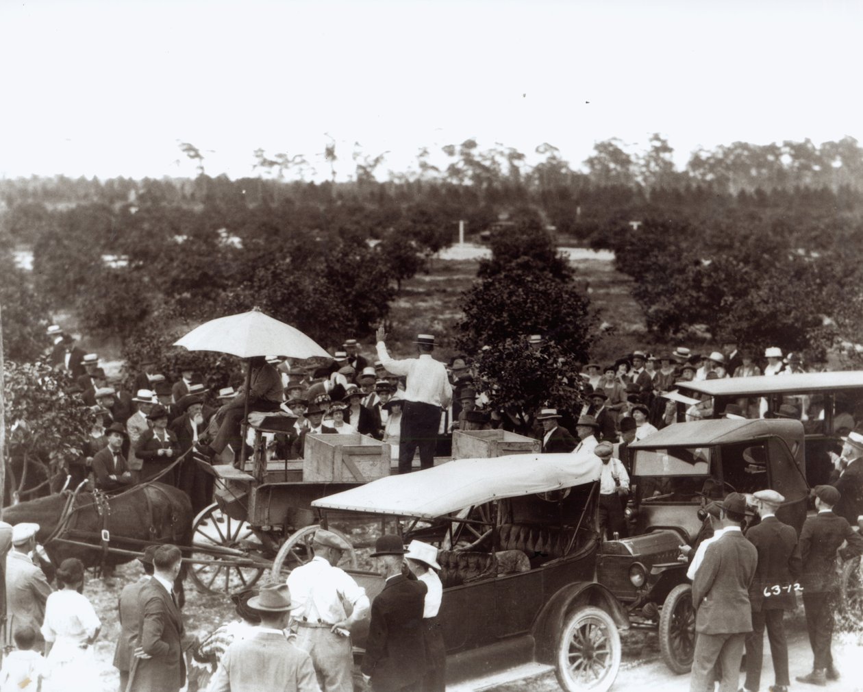13 दिसंबर 1920 को कोरल गैबल्स में भूमि बेचना द्वारा अमेरिकी फोटोग्राफर