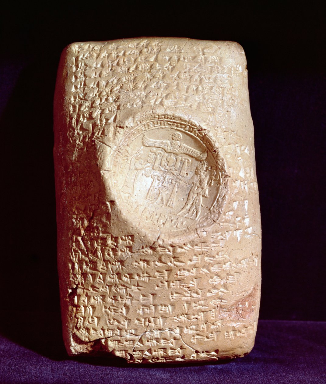 क्यूनिफॉर्म शिलालेख और किंग मुर्सिल II (1339-1306 ईसा पूर्व) (मिट्टी) की मुहर के साथ गोली द्वारा बेबीलोन