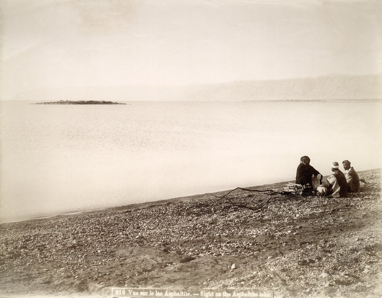 रुजम एल बह्र के द्वीप के साथ मृत सागर का उत्तरी छोर, c.1867-96 द्वारा बोनफिल का स्टूडियो