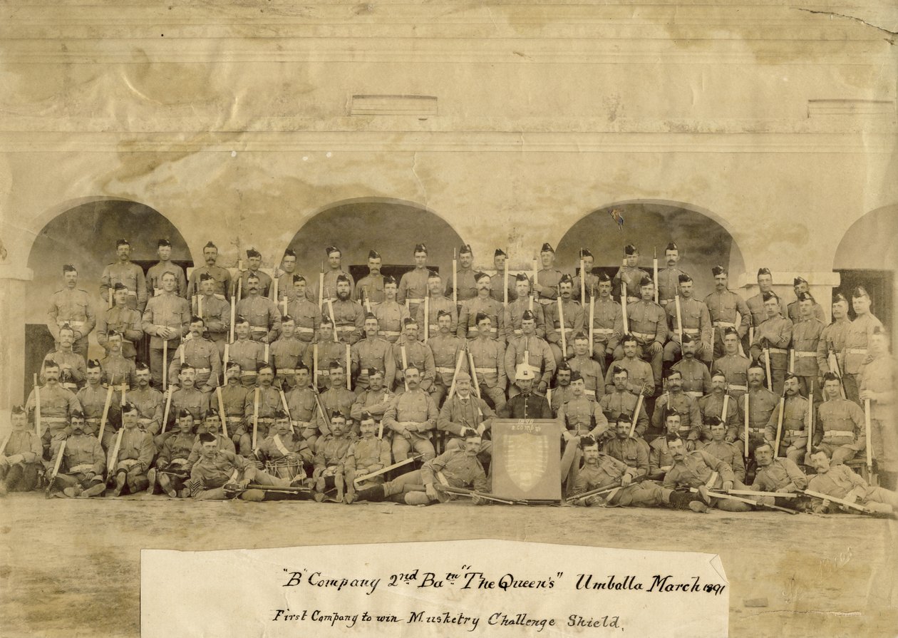 बी कंपनी 2 बैटलियन द क्वींस, उमबाला, 1891 (सीपिया फोटो) द्वारा ब्रिटिश फोटोग्राफर