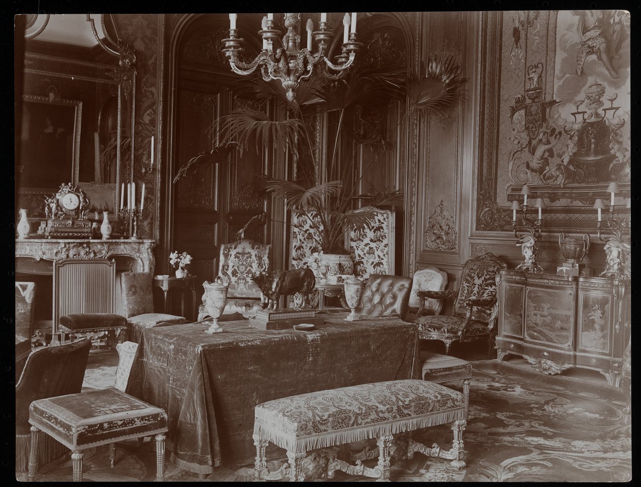 काउंटेस डी गने, पेरिस का निवास स्थान, c.1900 (सिल्वर जिलेटिन प्रिंट) द्वारा बायरन कंपनी