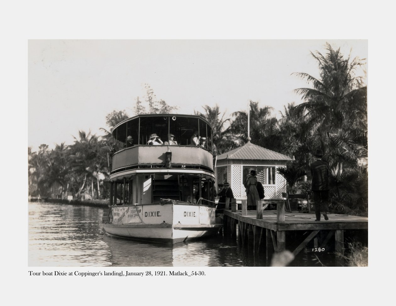 28 जनवरी, 1921 को कोपर्स की लैंडिंग पर टूर बोट डिक्सी द्वारा क्लाउड सी। मैटलैक