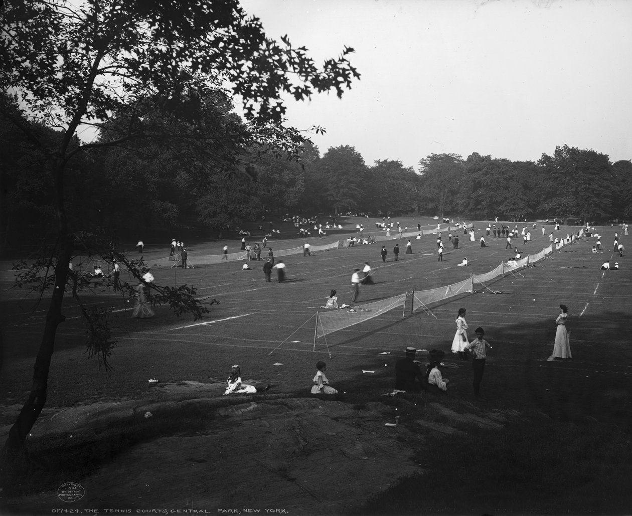 टेनिस कोर्ट, सेंट्रल पार्क, न्यूयॉर्क, c.1904 द्वारा डेट्रोइट प्रकाशन कंपनी