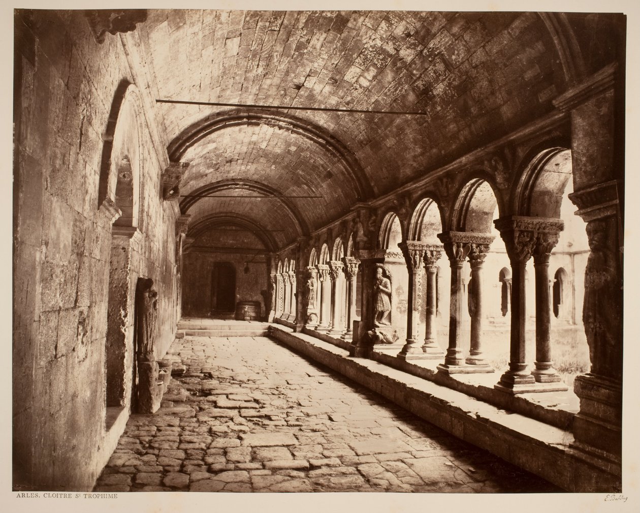 Arles। क्लोइटर सेंट ट्रोफ़ाइम (उत्तर गैलरी) द्वारा एडवर्ड बाल्डस