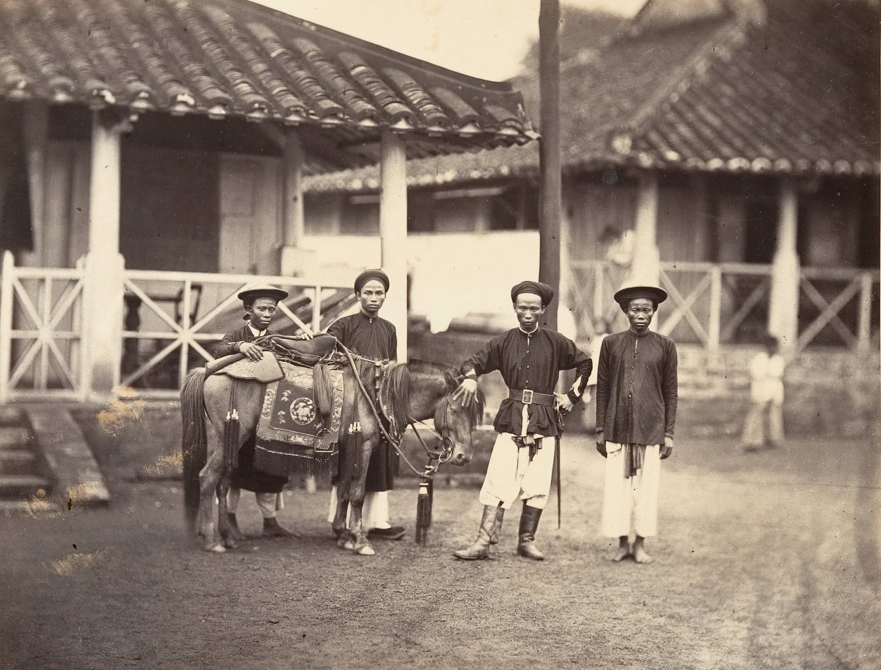धनवान अन्नामाइट घोड़े की सवारी करते हुए, कोचीन चीन, 1866। द्वारा एमिल गसेल
