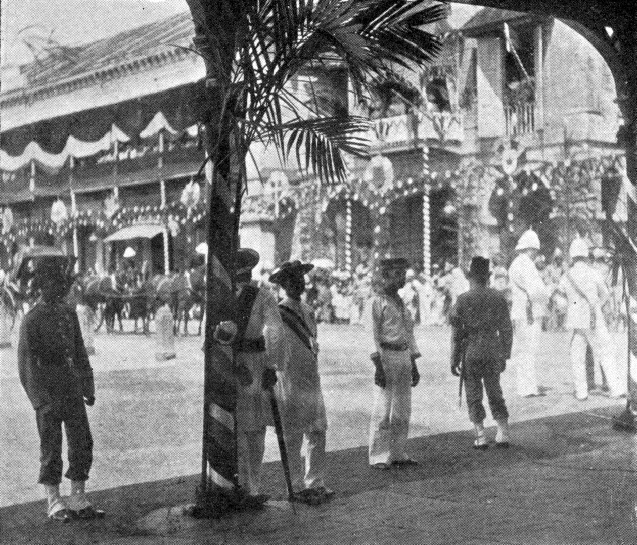 ड्यूक और डचेस ऑफ यॉर्क, सिंगापुर के आगमन की प्रतीक्षा, द किंग, 25 मई 1901 से चित्रण द्वारा अंग्रेजी फोटोग्राफर