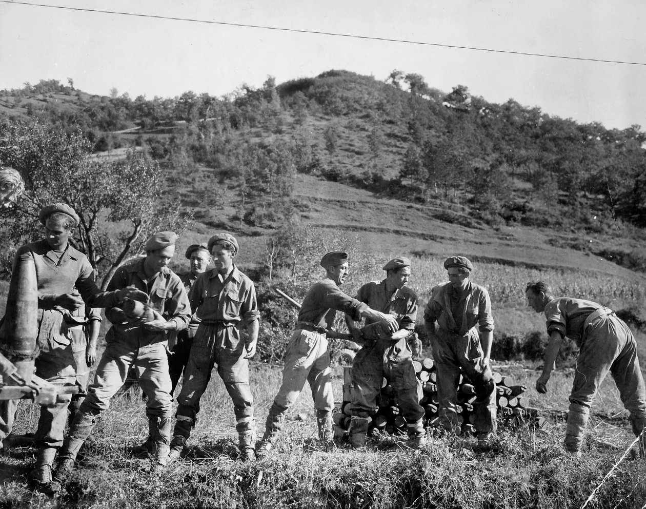 ब्रिटिश सैनिकों ने गोले दागे, इटली, 1944 द्वारा अंग्रेजी फोटोग्राफर