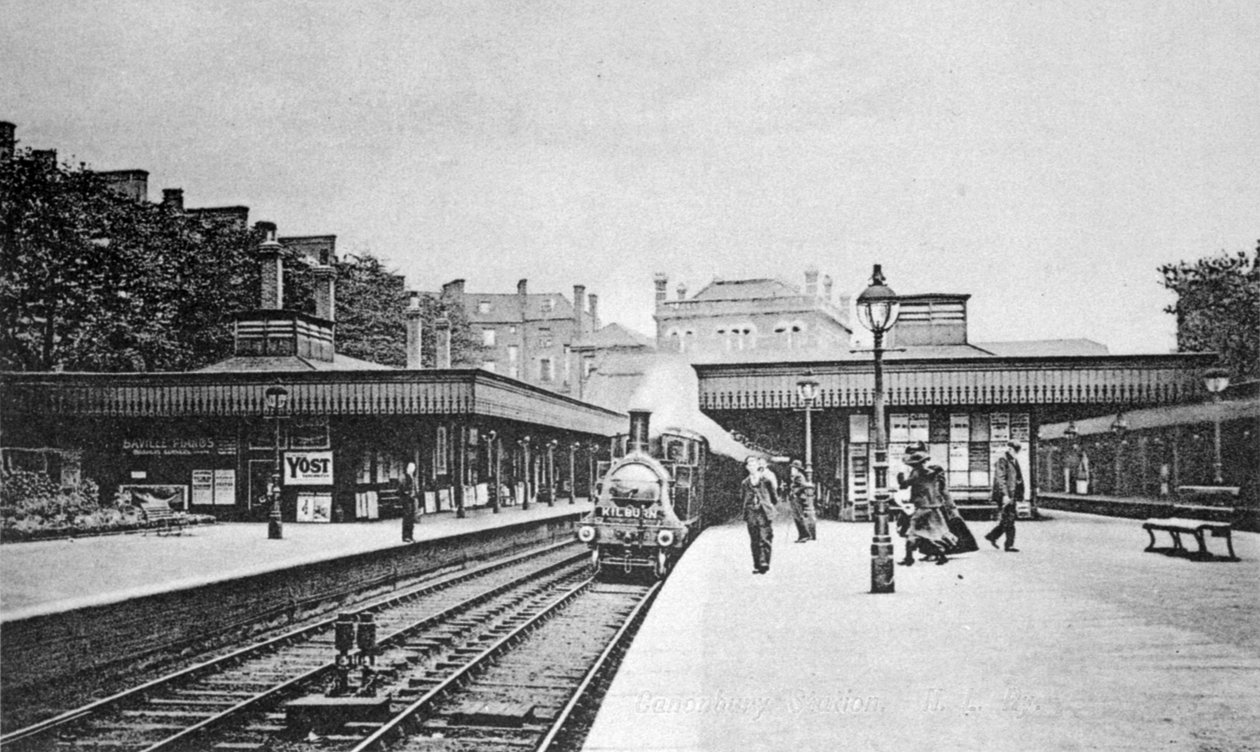 कैननबरी स्टेशन, इस्लिंगटन, c.1905 द्वारा अंग्रेजी फोटोग्राफर