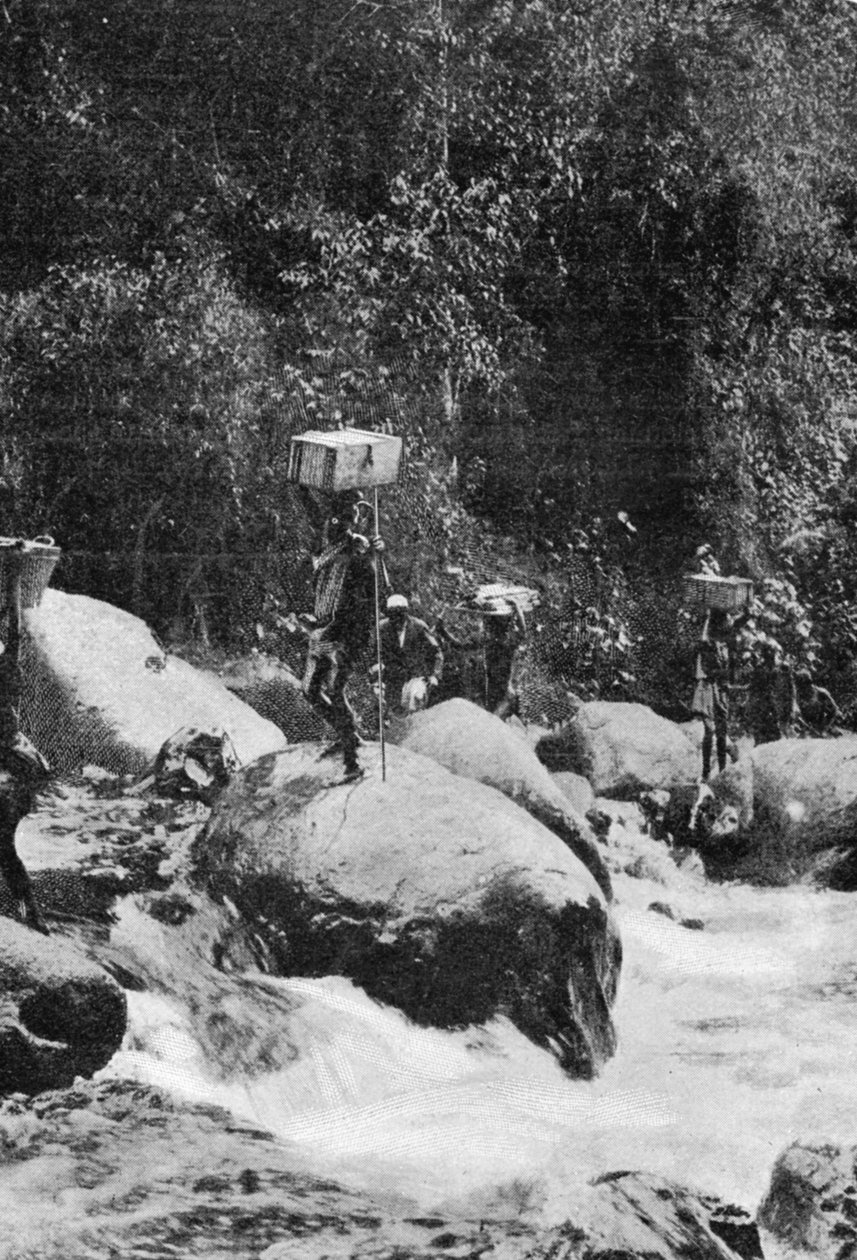 द ग्राफिक ऑफ़ द मून में 27 अक्टूबर 1906 को प्रकाशित एक लेख से रुवेनज़ोरी के फ़्लैंक पर एक धार पार करना द्वारा अंग्रेजी फोटोग्राफर