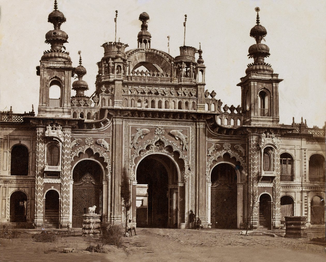 पैलेस का प्रवेश द्वार, c.1858 द्वारा अंग्रेजी फोटोग्राफर