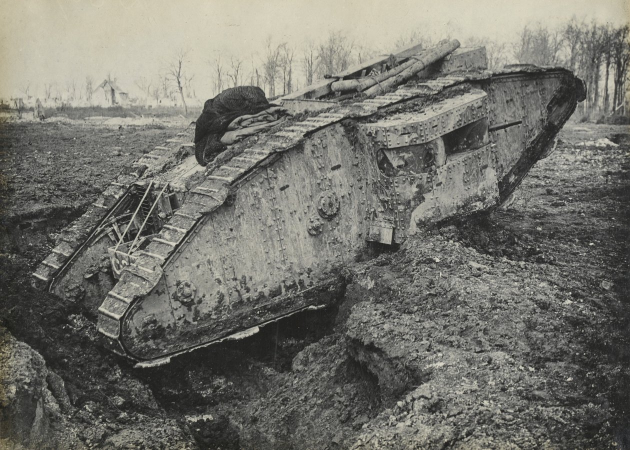 1918 में ब्रिटिश टैंक की तस्वीर द्वारा अंग्रेजी फोटोग्राफर