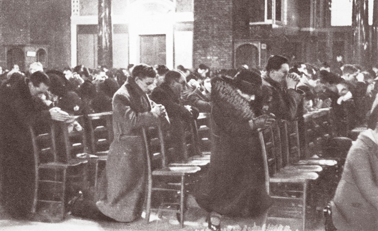 जॉर्ज पंचम के लिए प्रार्थना, जनवरी 1936 द्वारा अंग्रेजी फोटोग्राफर