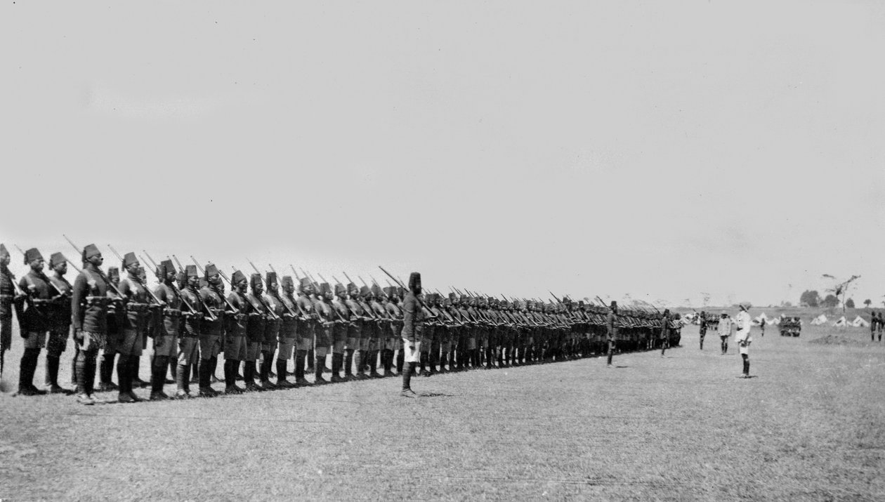 द सेकंड बटालियन, द किंग्स अफ्रीकन राइफल्स, 1914 परेड पर द्वारा अंग्रेजी फोटोग्राफर
