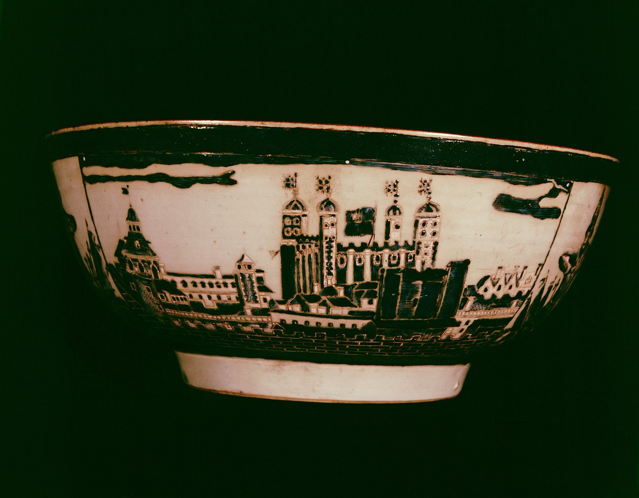 लंदन के टॉवर के दृश्य के साथ Delft प्लेट, साइड व्यू, c.1600 (सिरेमिक) द्वारा अंग्रेजी स्कूल