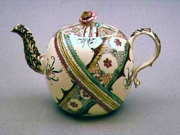 स्टैफ़र्डशायर क्रीमवेयर चायदानी, c.1770 (सिरेमिक) द्वारा अंग्रेजी स्कूल