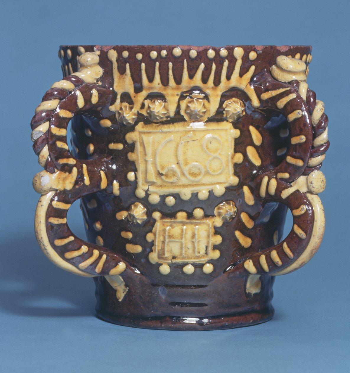 हेनरी इलफिल्ड, व्रोटम, केंट, c.1668 (सिरेमिक) द्वारा दो संभाला हुआ tyg द्वारा अंग्रेजी स्कूल