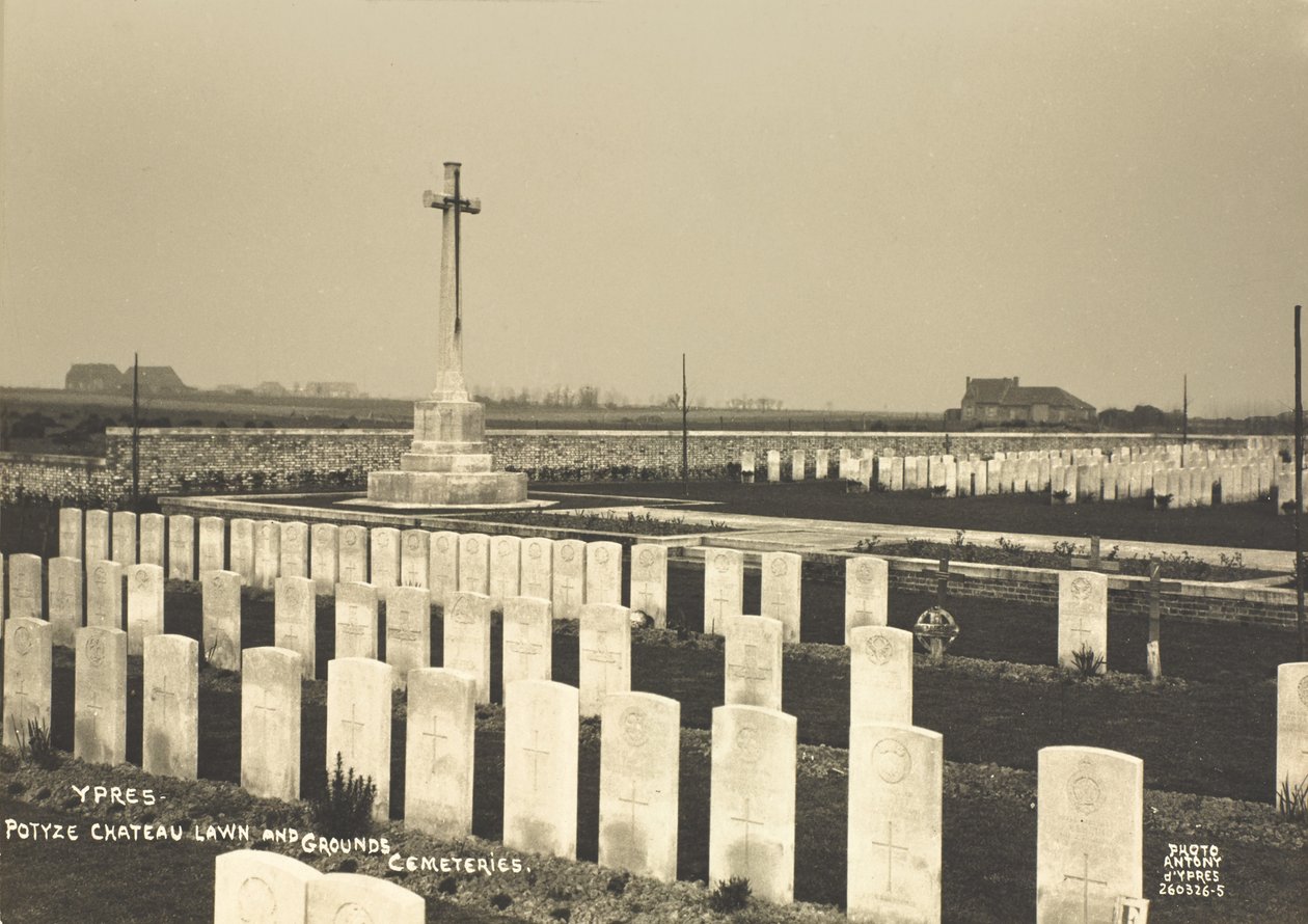 सेंट चार्ल्स ऑफ़ पोटेज़ सेमेट्री, Ypres द्वारा अंग्रेजी फोटोग्राफर