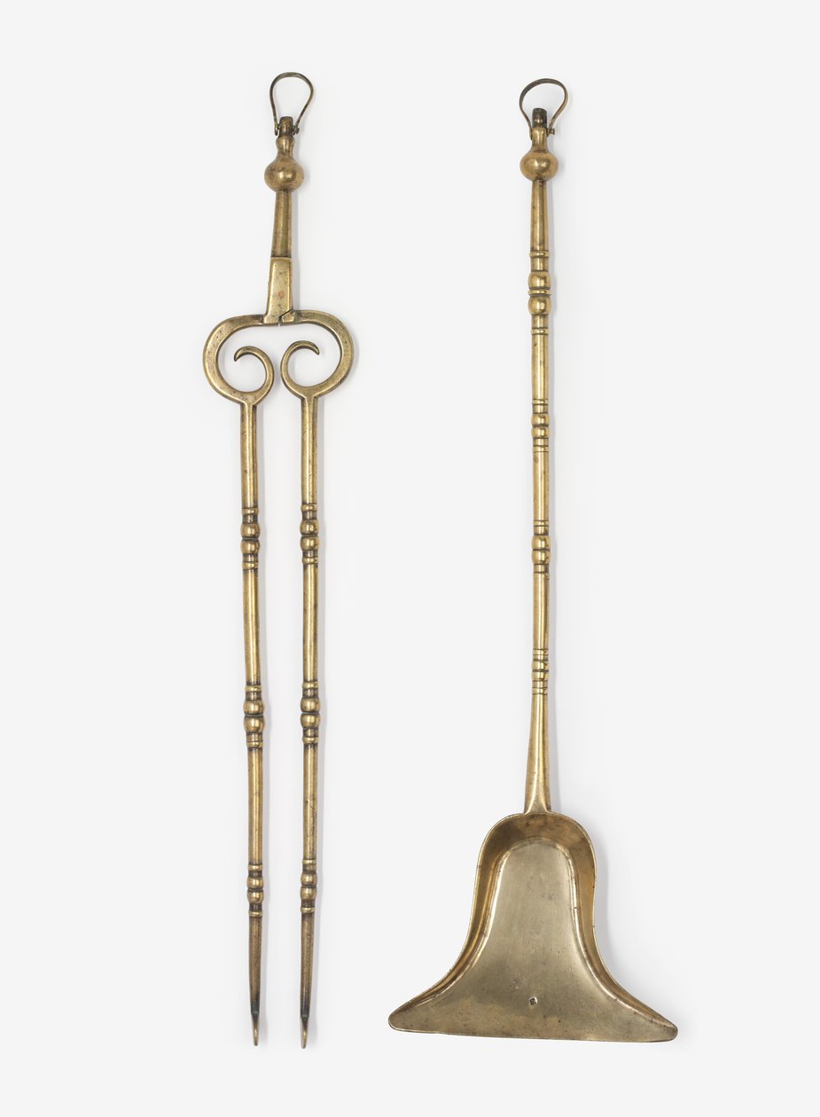 पीतल चिमटे और फावड़ा, c.1650-99 (पीतल) द्वारा अंग्रेजी स्कूल