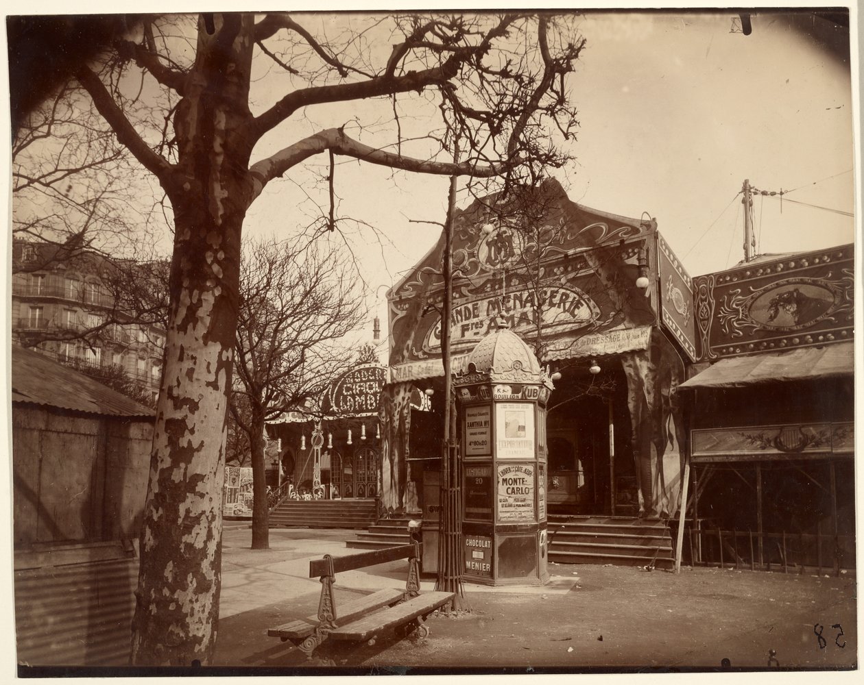  द्वारा यूजेन एटगेट