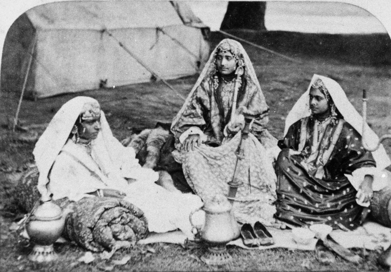 कश्मीरी Nautch गर्ल्स, c.1860s द्वारा यूरोपीय फोटोग्राफर