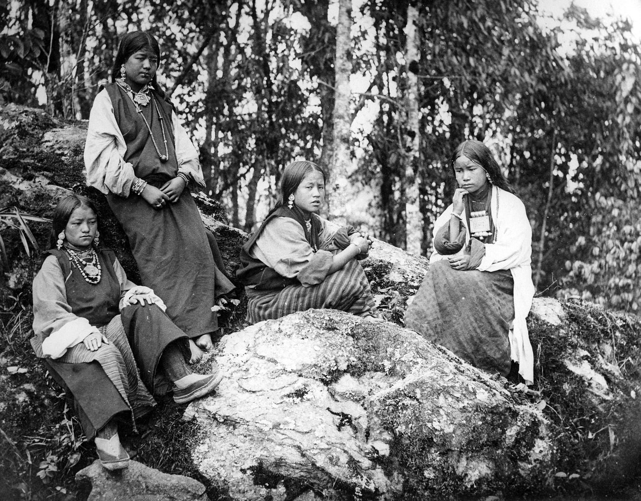 हिमालयन वूमेन, c.late C19th द्वारा यूरोपीय फोटोग्राफर