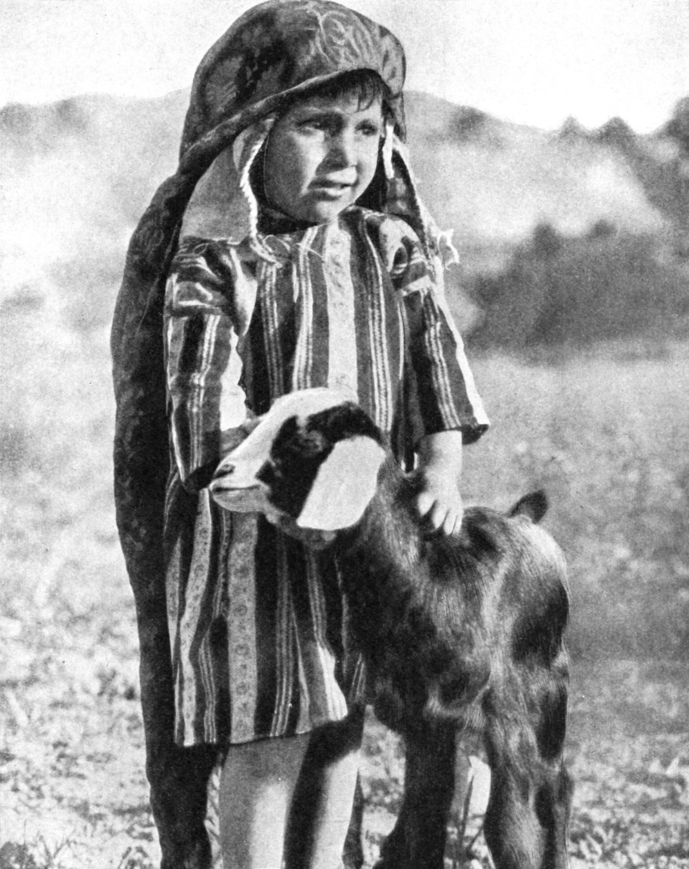 सहारा रेगिस्तान में ट्यूनीशियाई लड़का, 1936। द्वारा ईवोलिंग गैलोवे