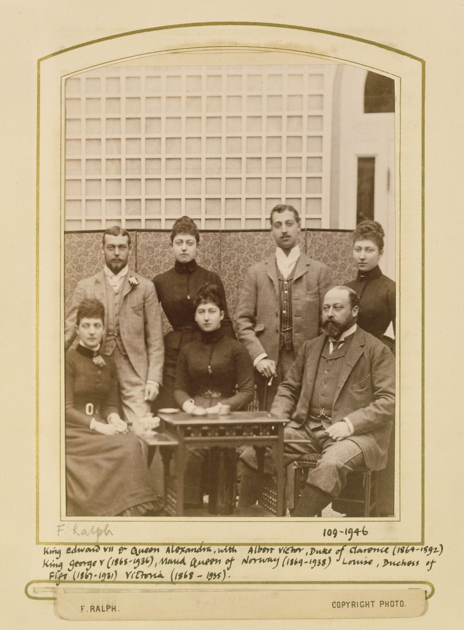 1892 से पहले किंग एडवर्ड सप्तम (1841-1910) और रानी एलेक्जेंड्रा (1844-1925) और उनके बच्चों के चित्र द्वारा एफ। राल्फ
