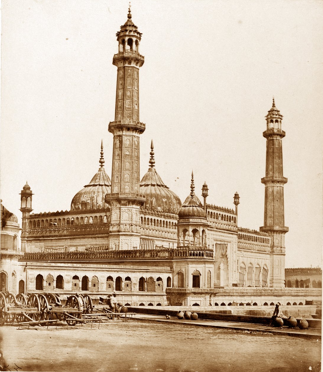 Asophoo Dowlahs Emambara, Lucknow के अंदर मस्जिद द्वारा फेलिस बीटो