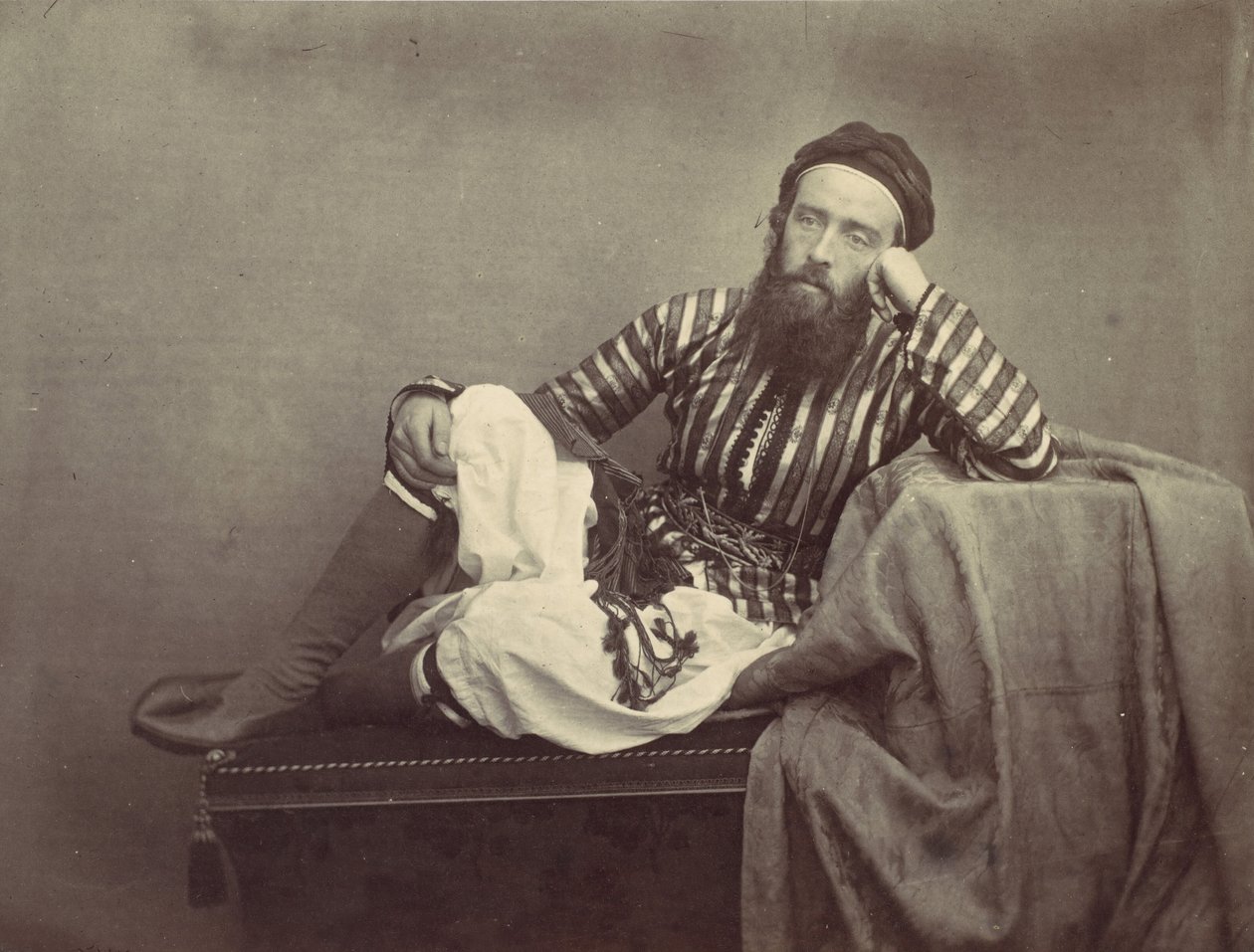 पोर्ट्रेट, टर्किश समर कॉस्ट्यूम, 1857। द्वारा फ्रांसिस फ्रिथ