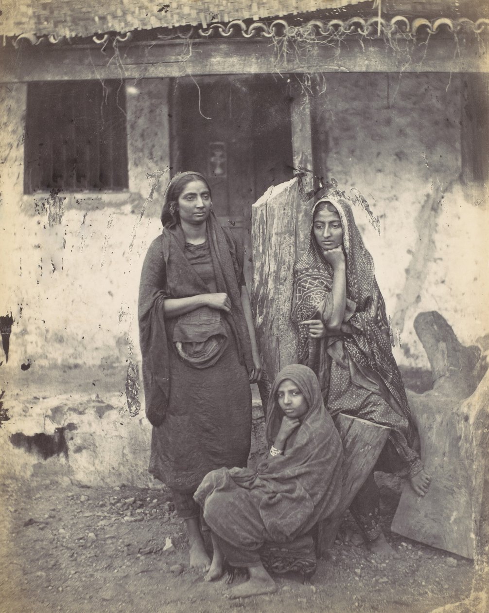 तीन पूर्व भारतीय महिलाएं, 1870 के दशक। द्वारा फ्रांसिस फ्रिथ