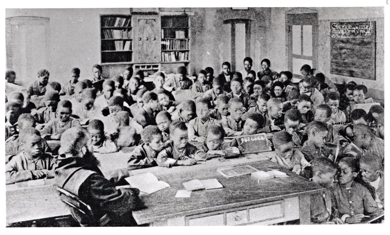 1914 से पहले एक साधु फ्रेंच बोलने वाले अफ्रीका में क्लास पढ़ाते थे द्वारा फ्रेंच फोटोग्राफर