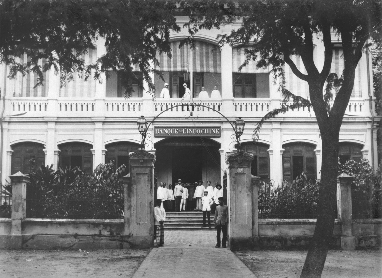 साइगॉन में बैंक ऑफ इंडोचाइना, c.1900 द्वारा फ्रेंच फोटोग्राफर