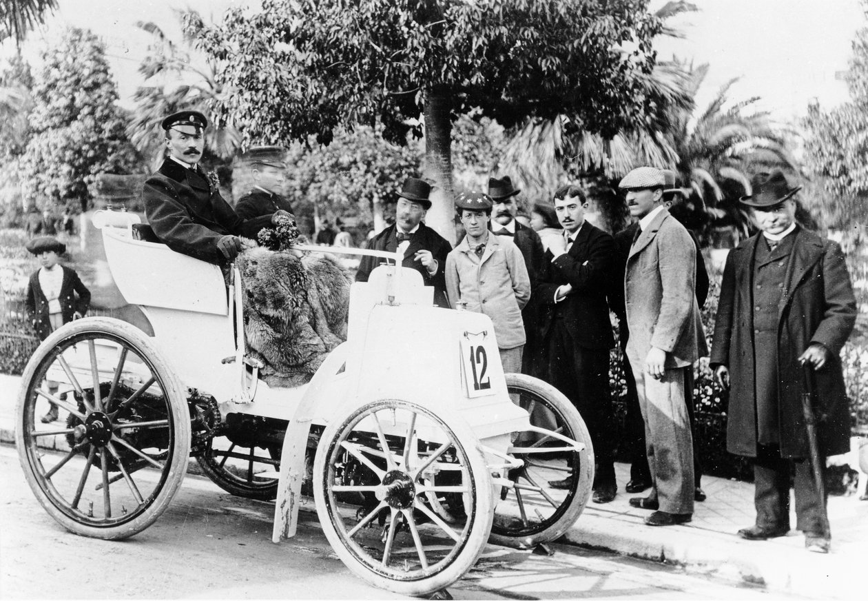 F. Charron, मिशेलिन टायर के साथ एक Panhard-Levassor कार में मार्सिले-नीस, विजेता की दौड़, 1898 द्वारा फ्रेंच फोटोग्राफर