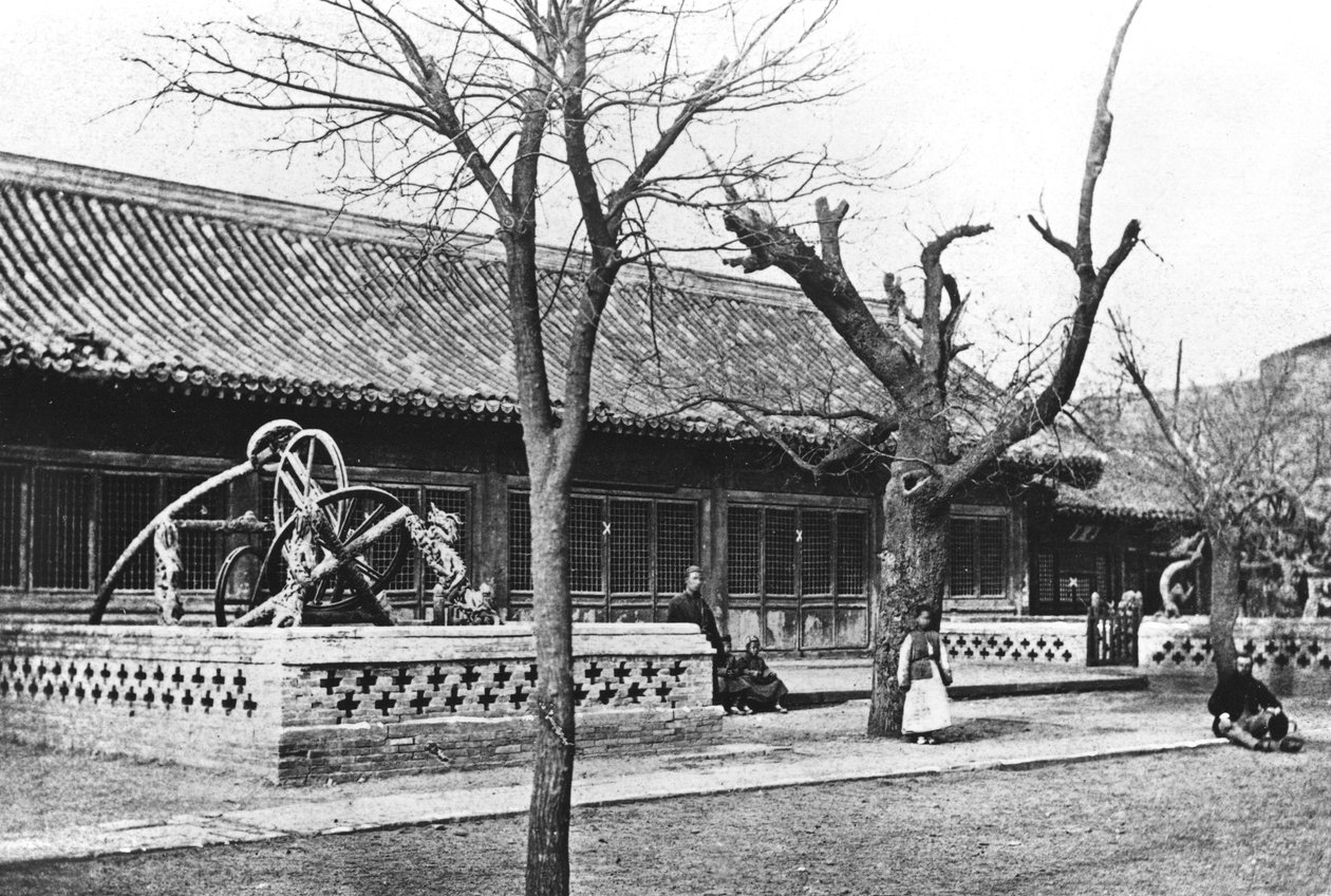 पीकिंग, चीन में इंपीरियल ऑब्जर्वेटरी, c.1900 द्वारा फ्रेंच फोटोग्राफर