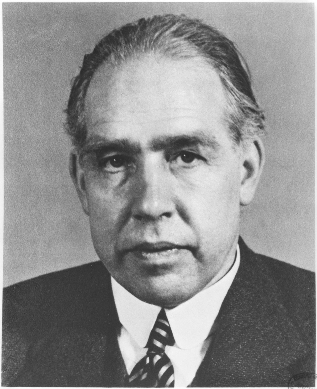 नील्स बोह्र (1885-1962) c.1922 द्वारा फ्रेंच फोटोग्राफर