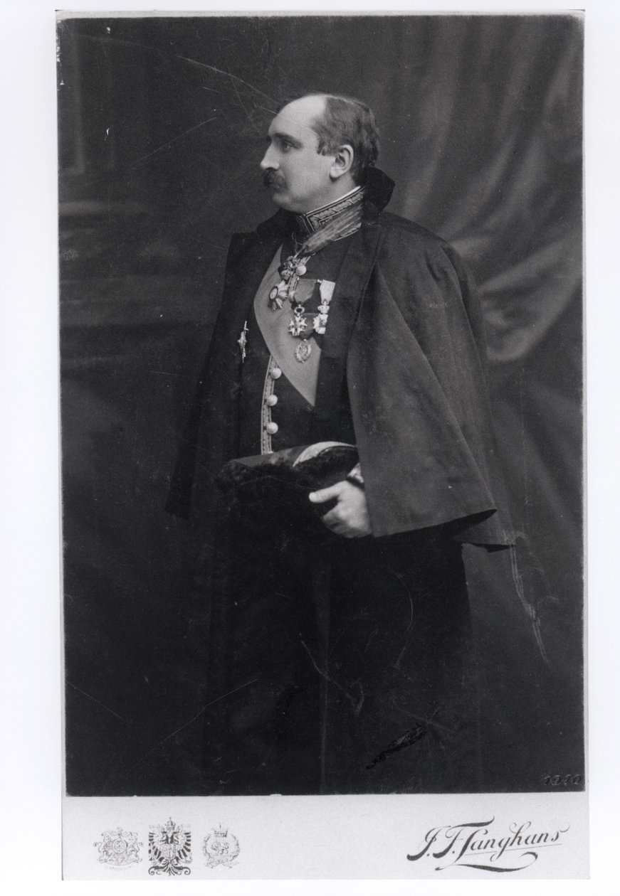 पॉल क्लाडेल (1868-1955) अपनी राजदूत वर्दी, प्राग में, c.1910-11 द्वारा फ्रेंच फोटोग्राफर