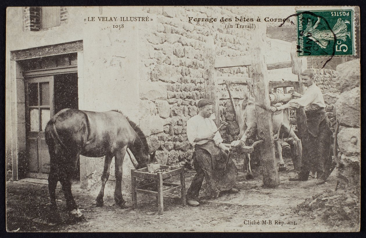 कॉर्डेस, ले वेले में घोड़े के जूते का चित्रण करते हुए पोस्टकार्ड, c.1900 द्वारा फ्रेंच फोटोग्राफर