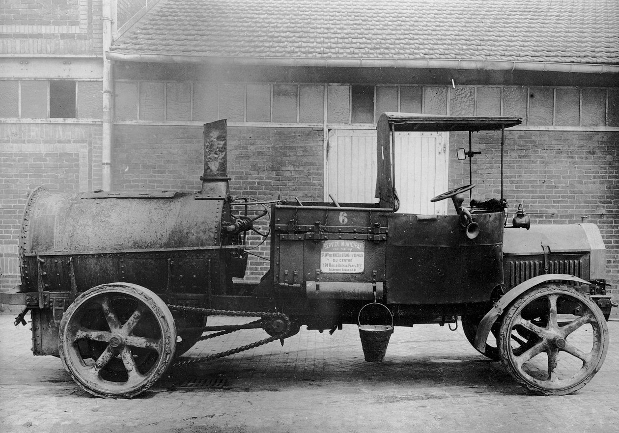 टैरिंग ट्रक, c.1900 द्वारा फ्रेंच फोटोग्राफर