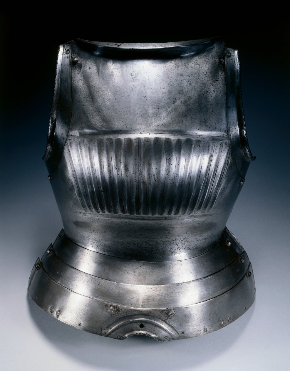 मैक्सिमिलियन शैली में ब्रेस्टप्लेट, c.1510-30 द्वारा जर्मन स्कूल