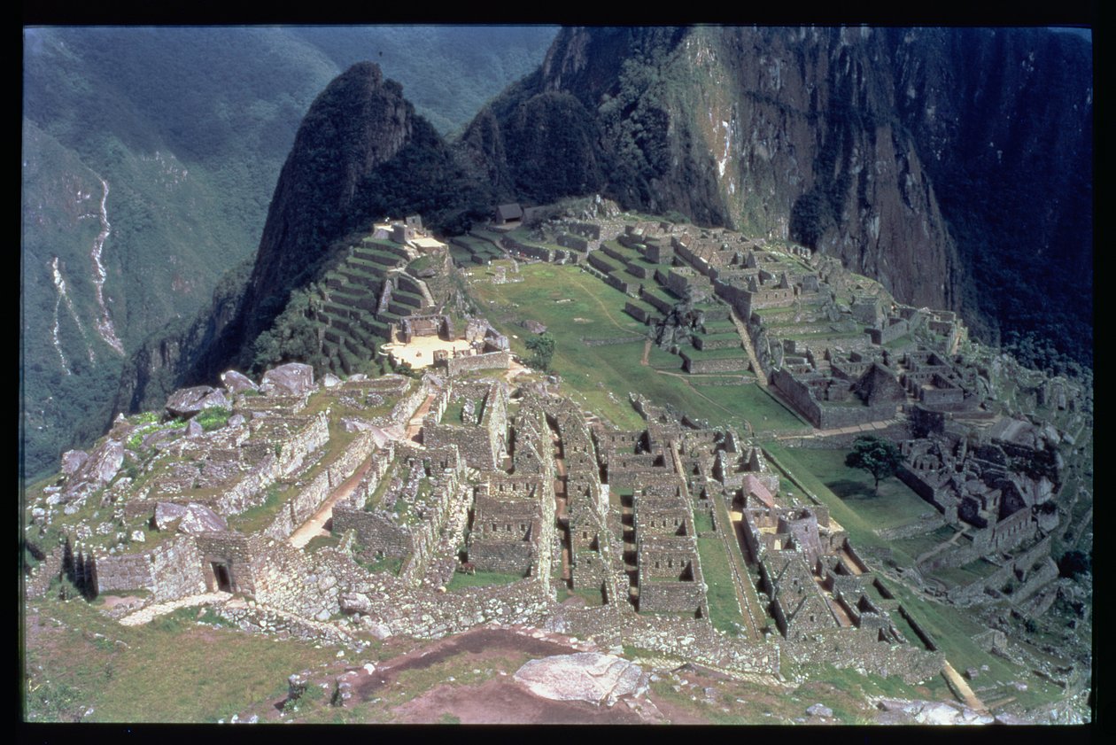 माचू पिचू में गढ़ का सामान्य दृश्य द्वारा Incan