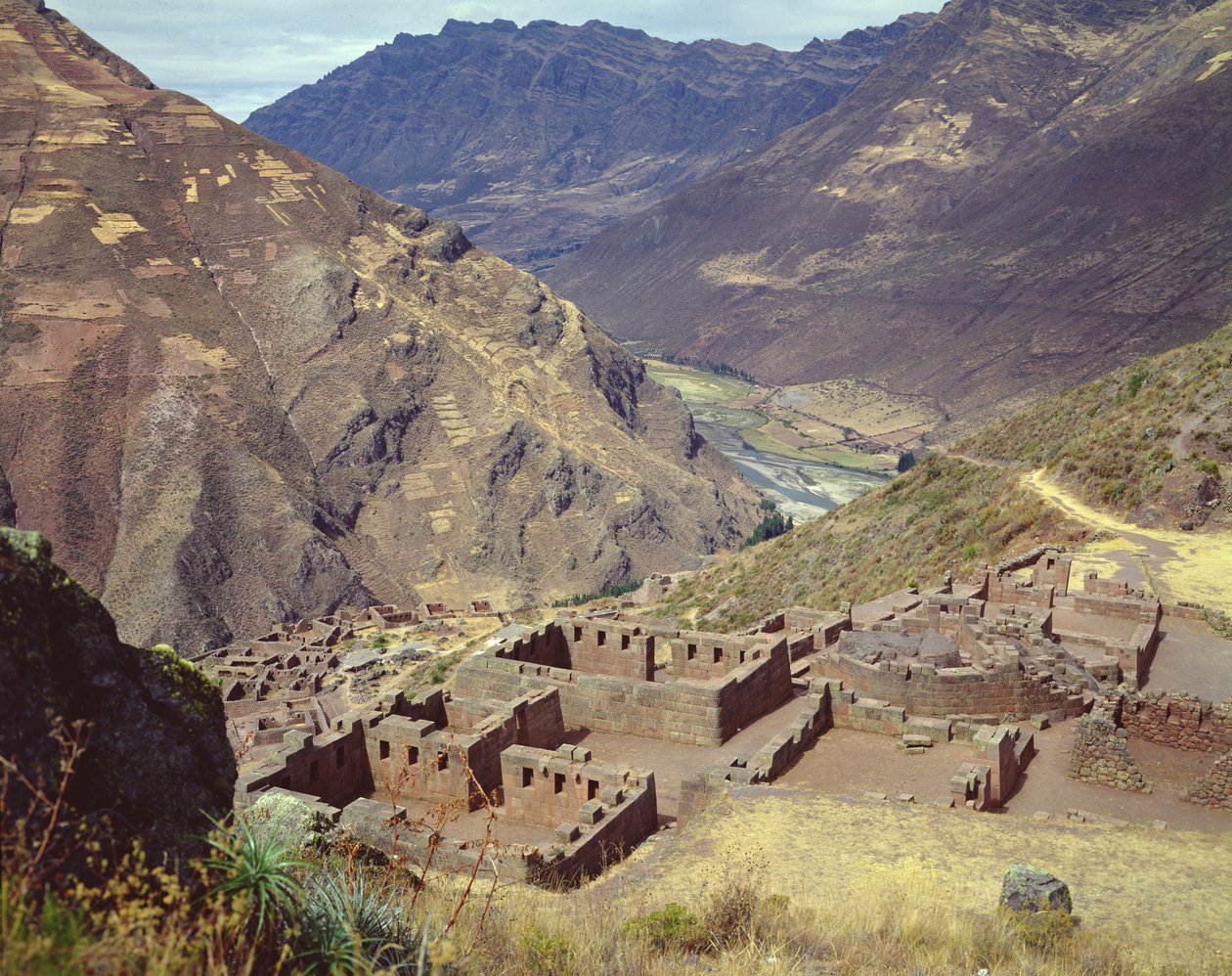 मंदिर की इमारतें और इतिहुआताना द्वारा Incan