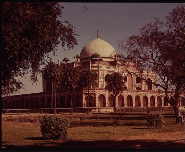 हुमायूँ का मकबरा (1507-56), 1570 में बनाया गया (फोटो) द्वारा इंडियन स्कूल