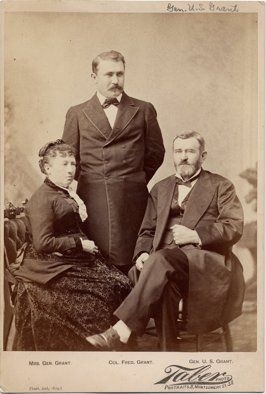 जूलिया टी (डेंट) ग्रांट (1826-1902); Ulysses Simpson Grant (1822-85), Union Army General, USA के 18 वें राष्ट्रपति; कर्नल फ्रेडरिक डेंट ग्रांट (1850-1912) (एल्बम फोटो) द्वारा यशायाह टेबर