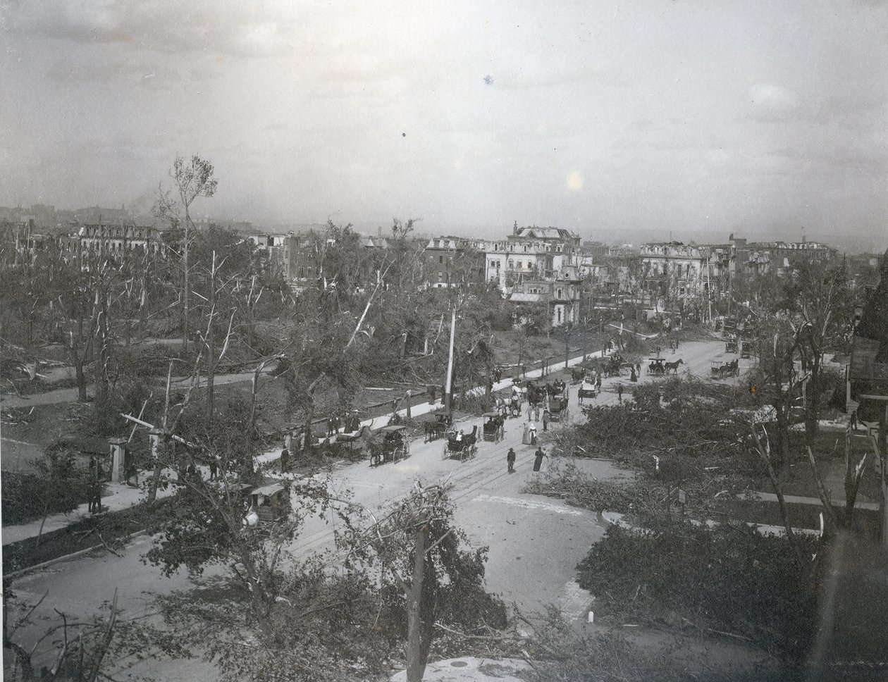 1903 की बाढ़ के दौरान एडाड पुल पर पैदल और ट्रॉली का आवागमन द्वारा जेसी स्ट्रॉस